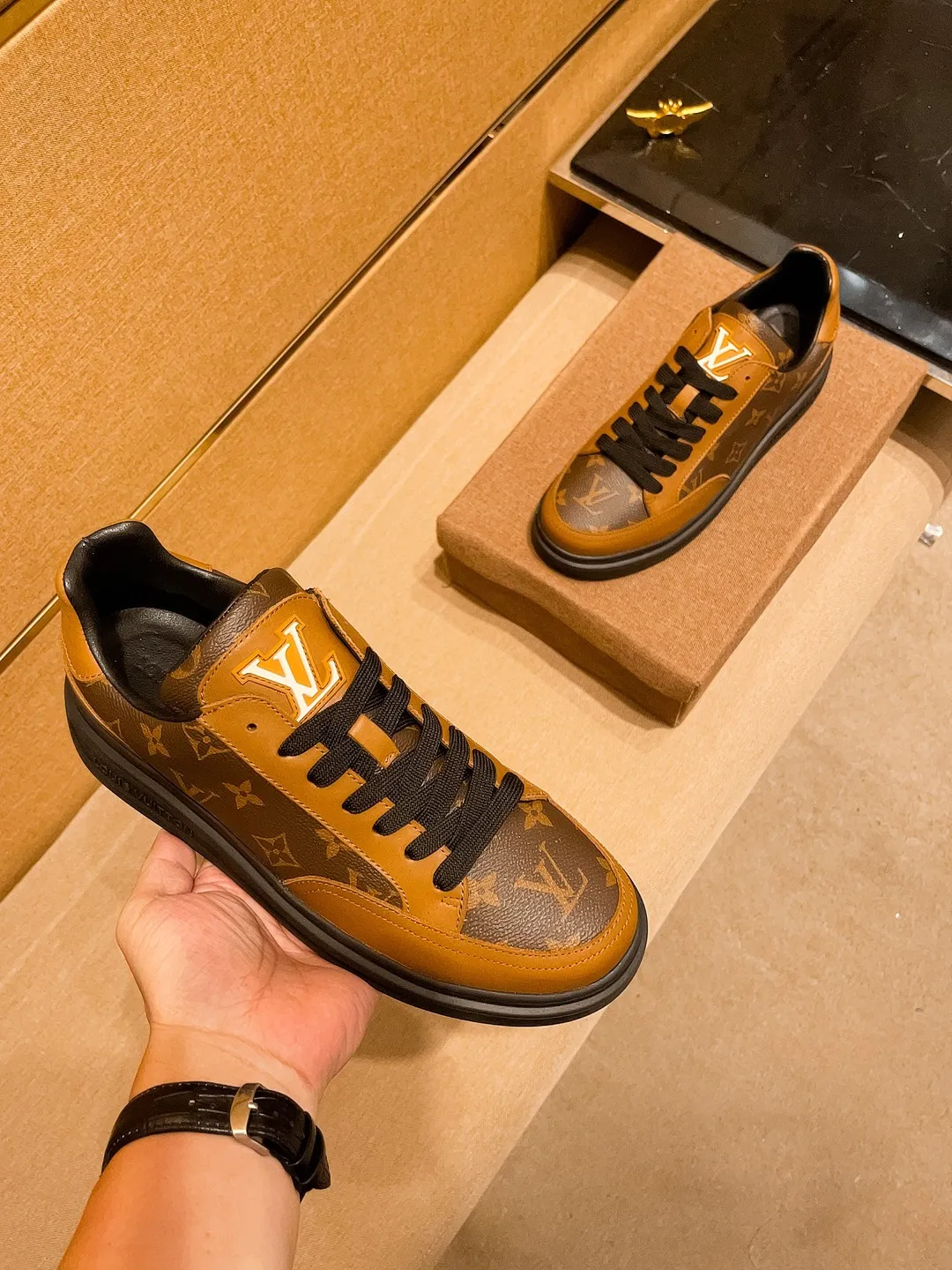Men's shoes 💰 400💰【 LV 】🔥 Louis Vuitton, high-end men's shoes brand, official website 1:1 latest masterpiece: the upper is made of first-layer cowhide imported from Italy with a comfortable and breathable lining➕original non-slip and wear-resistant outsole🔥, making walking more convenient and comfortable! An exclusive new model, a stunning work, a beautiful 1:1 replica [color] compared to the official quality! Create a fashionable personality to set off your uniqueness! A must-have for trendy men! Classic 🔥Size: 38-44 Color: 🔥 3⃣️colors available🔥.